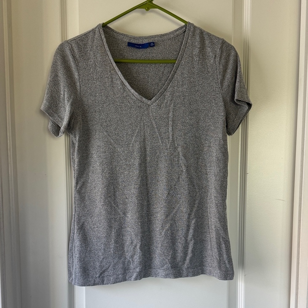Apt. 9 Classic Gray V-Neck Short Sleeve Tee / M33